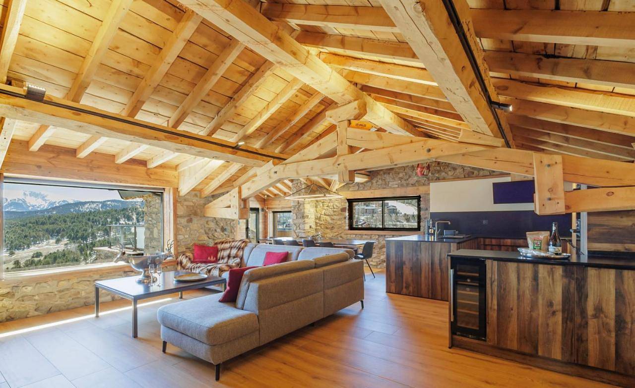 Le Refuge Cal Chalon , chalet de luxe au cœur du village in Les Angles, Parc naturel régional des Pyrénées catalanes