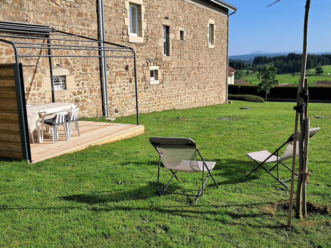 Encantadora Casa Rural para 6 con Terraza y Wifi in Raucoules, Macizo Central