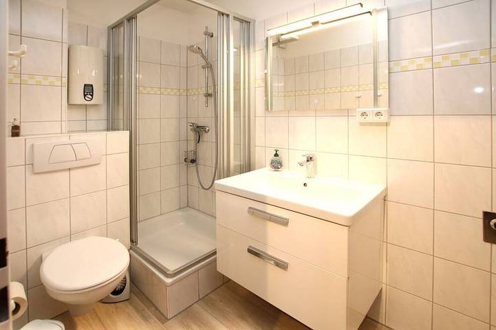Ganze Wohnung, Badestraße 80, Whg. 1, Goting Hus - Neurenovierte Ferienwohnung im Hochparterre, in Nordfriesische Inseln (Schleswig-Holstein) (Schleswig-Holstein), Wyk auf Föhr