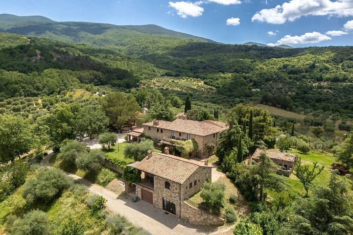 Ferienwohnung für 8 Personen, mit Terrasse und Garten sowie Pool in Seggiano