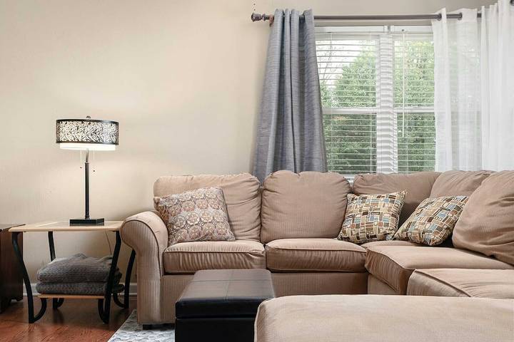 Vacation rental for 10 people, with yard, with pets in South Bend