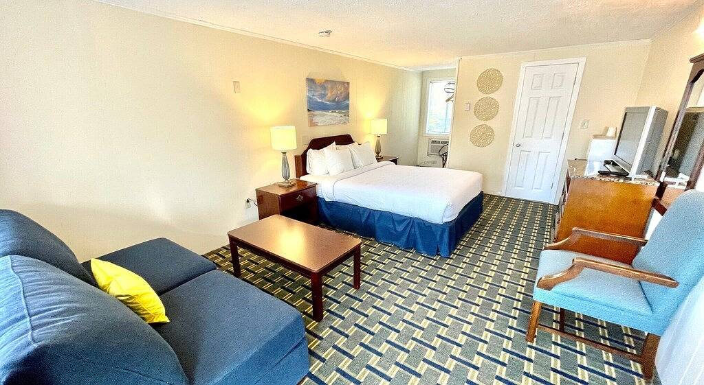 Ocean Breeze Motel - Standard Queen in Yarmouth, Cape Cod