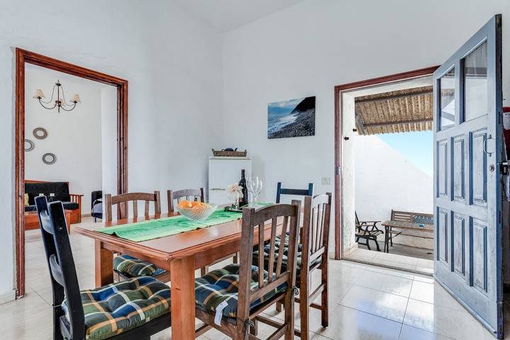 Vacation Home 'Casa Del Cuartel Ii' with Private Terrace, Shared Garden and Wi-Fi in La Oliva, Fuerteventura