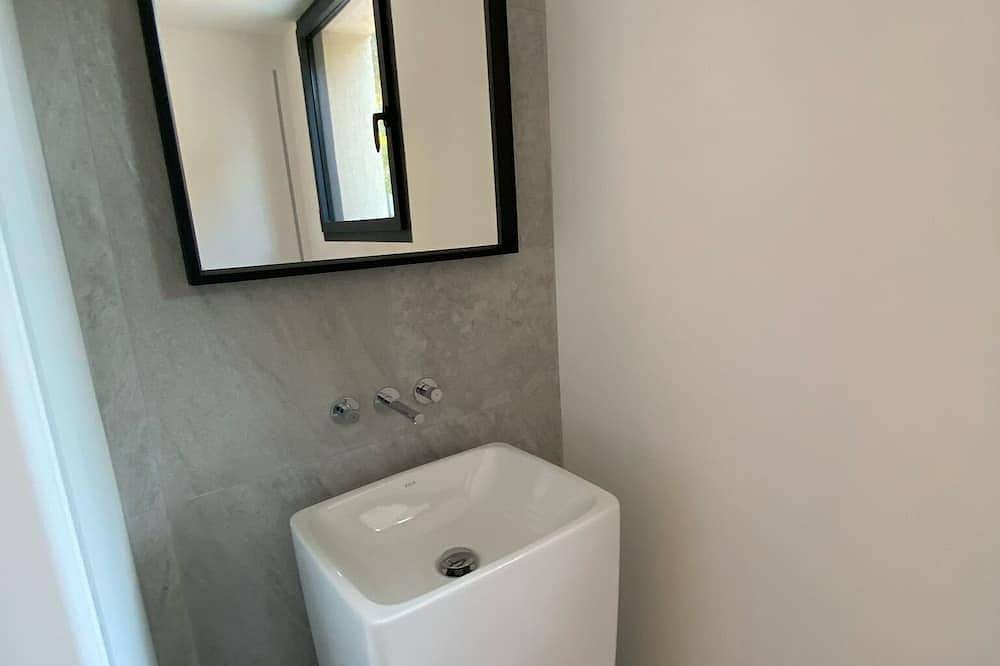Villa/Piscine Port du Niel, 10 adultes, 6 enfants/ Congés, Télétravail, Réunions in La Madrague, Hyeres