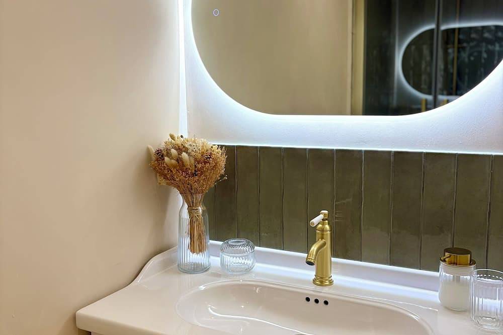 Ganze Wohnung, Provençal Retreat for 2 People in Monteux in Monteux, Vaucluse