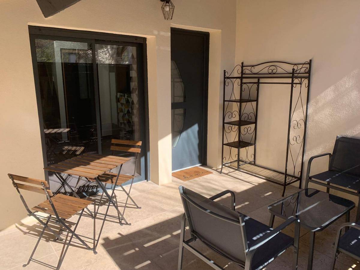 Studio with Terrace in Prés d'Arènes, Montpellier