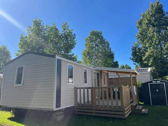 Camping pour 6 personnes, avec Jacuzzi et Terrasse ainsi que Bassin pour enfant et Piscine