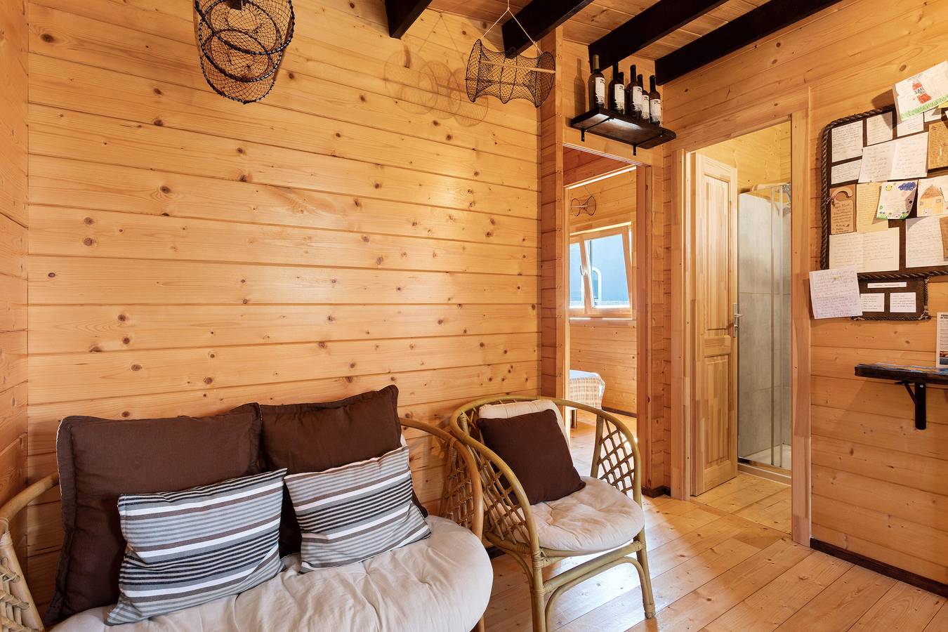 Hütte 'Casa Em Madeira Com Jardim Privado' mit privater Terrasse, privatem Garten und Wlan in Peniche, Leiria District