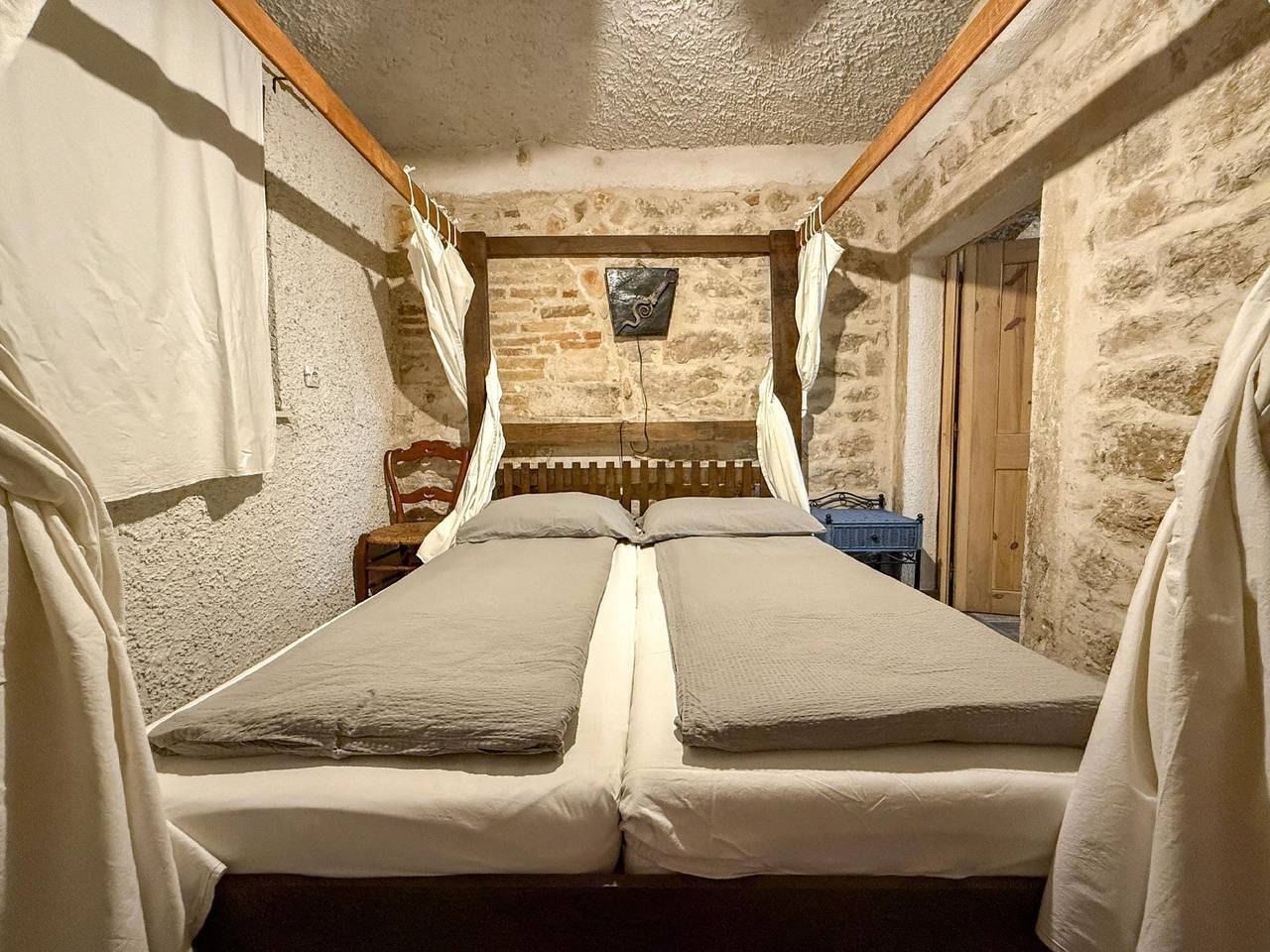Ganze Ferienwohnung, Große Wohnung in Betina mit Garten, 60 meter  Meer in Betina, Murter