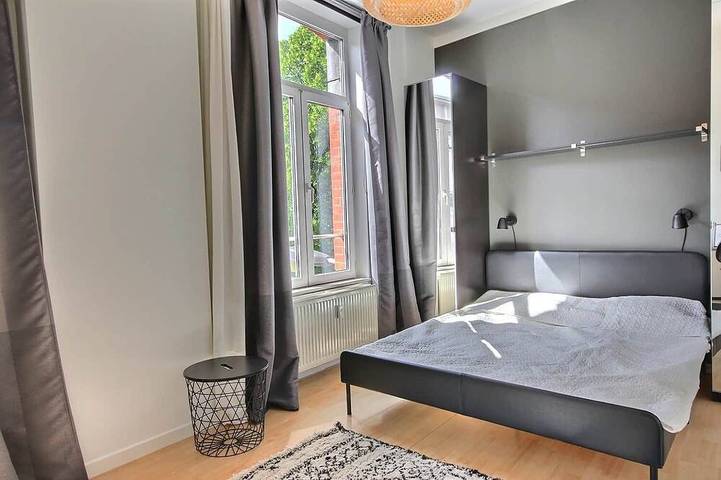 Apartamento entero, Le Joli Studio - Bonito y práctico estudio justo en el cent in Lieja, Liège region