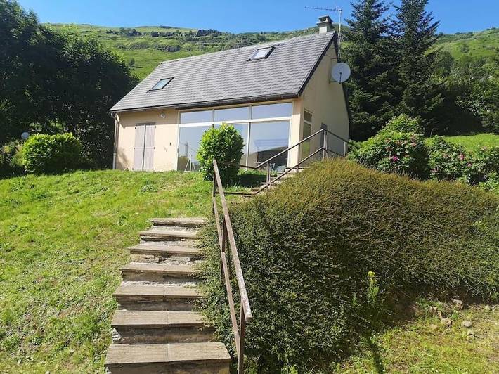 Location de vacances pour 6 personnes, avec vue et jardin à Saint-Paul-de-Salers - 2