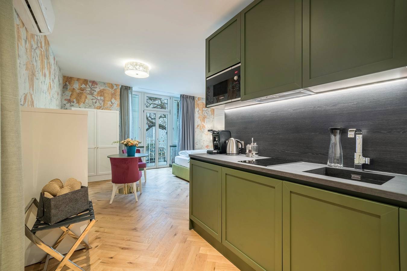 Ganzes Studio, Villa Steiner 1 - Silverstone - Einraum-Appartement mit Südbalkon, Klimaanlage und W-Lan in Meran, Texelgruppe