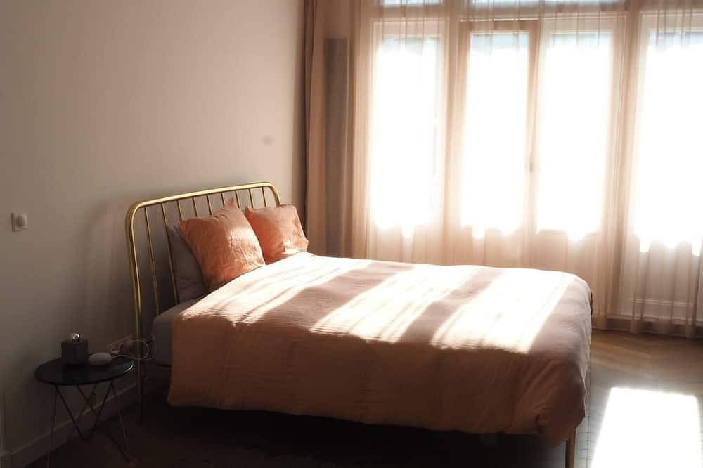 Entire apartment, 5-minute walk from Amsterdam’s city center & buzzing 9 streets in Dutch Coast