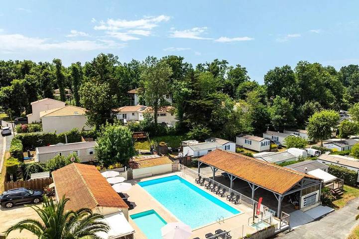 Camping pour 4 personnes à Saint-Georges-de-Didonne