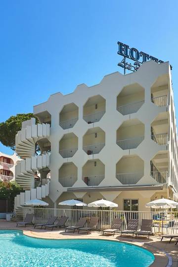 Hôtel pour 4 personnes, avec piscine et terrasse dans Office De Tourisme La Grande Motte