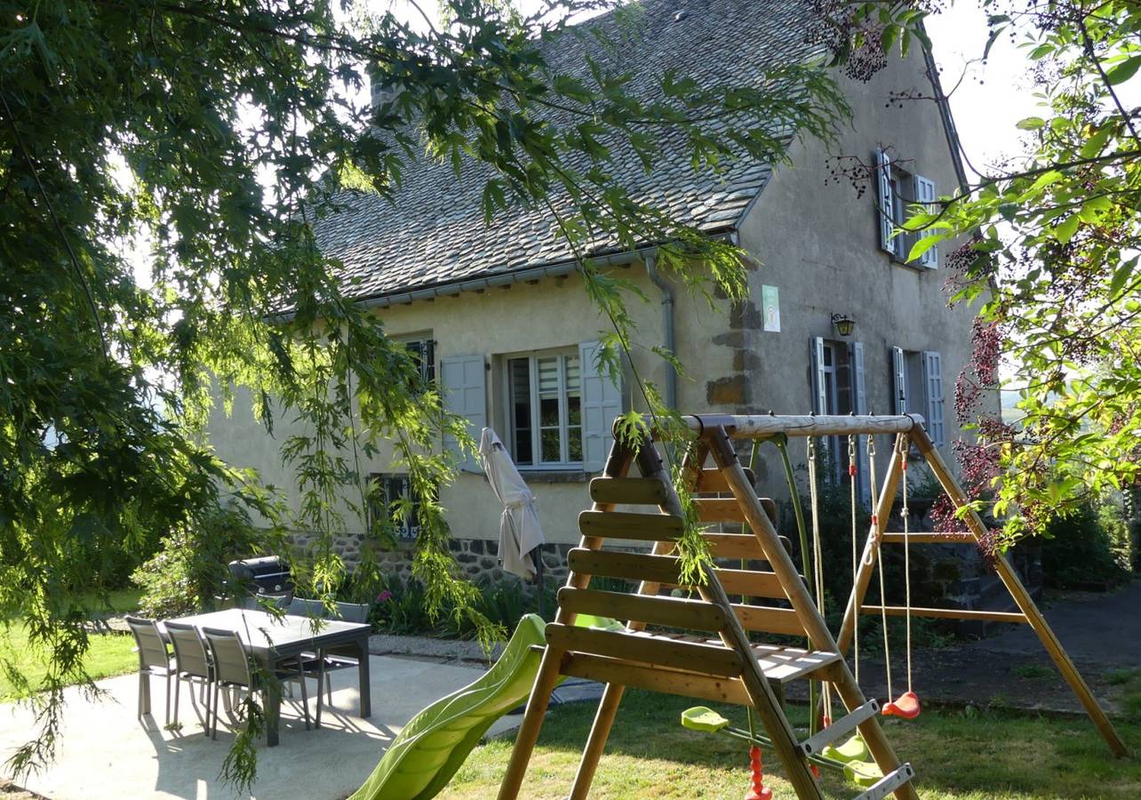 Gîte "L'Oustal de Salers", vue exceptionnelle monts du Cantal in Salers (Cantal), Parc naturel régional des Volcans d'Auvergne