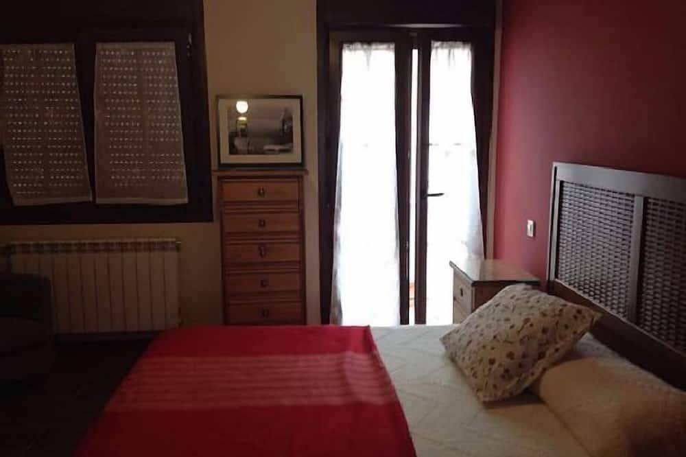 La Plazuela Navaluenga en pleno centro de Navaluenga.Muy reformada y confortable in Navaluenga, Valle del Alberche