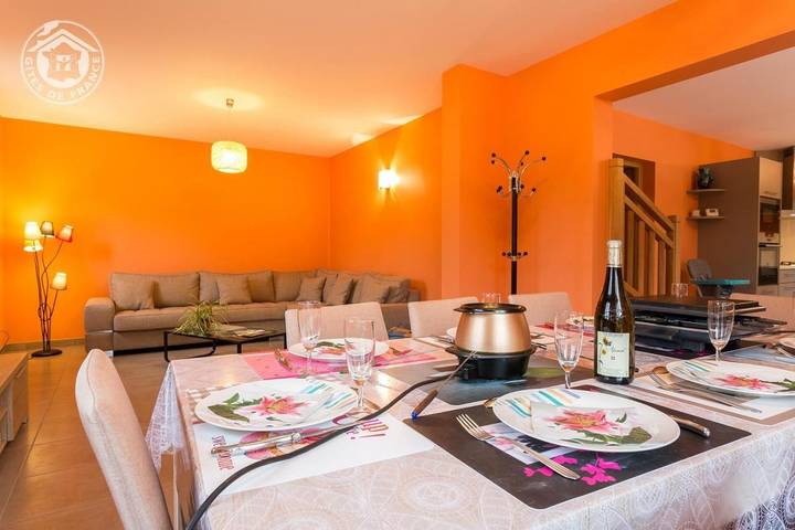 Gîte pour 8 personnes, avec terrasse dans Porte-de-Savoie - 2