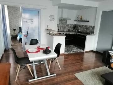 Gîte pour 2 personnes, avec jardin et piscine à Valros
