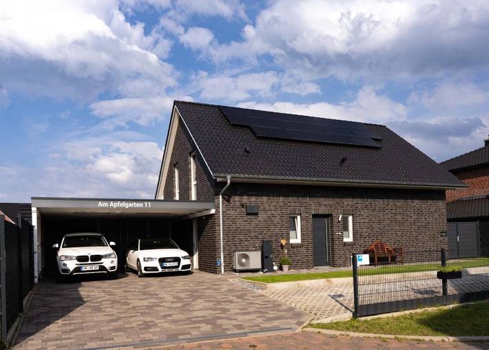 Ferienhaus für 18 Personen, mit Garten und Sauna sowie Ausblick und Pool, kinderfreundlich in Neuenkirchen (Lüneburger Heide)