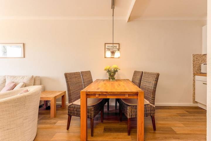 Ganze Wohnung, Moderne Ferienwohnung mit Sauna und beheiztem Innen-Pool in Westerland in Westerland, Sylt (Gemeinde)