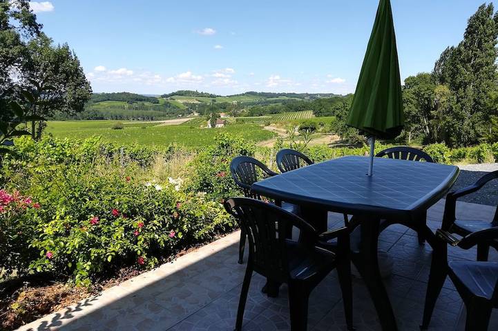 Gîte pour 4 personnes, avec terrasse à Pomport