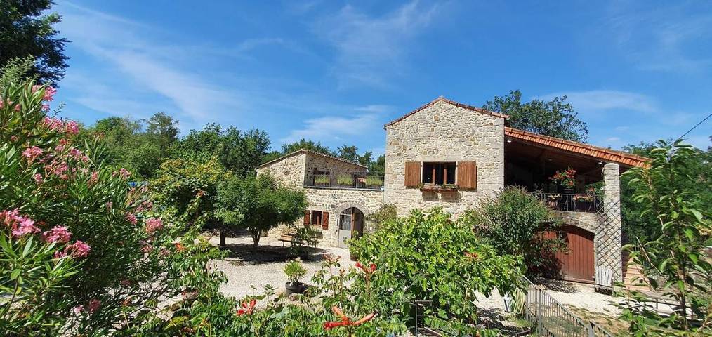 Location de vacances pour 14 personnes, avec piscine et jardin, adapté aux familles dans Largentière - 2