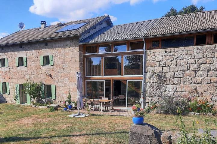 Location de vacances pour 12 personnes, avec jardin, animaux acceptés à Le Chambon-sur-Lignon