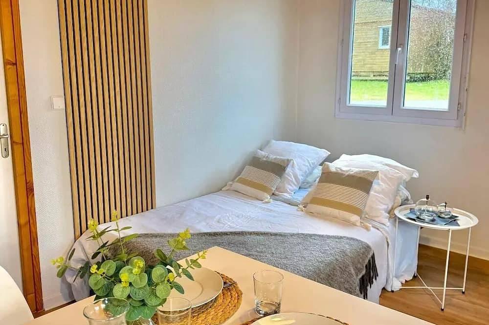 Chalet Premium 3 Pièces 4/6 Personnes Climatisé + Tv in Longeau-Percey, Haute-Marne