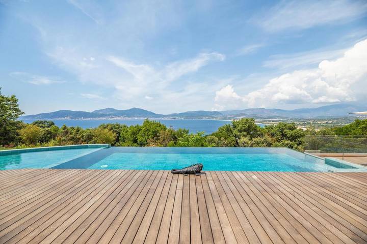 Maison de vacances pour 12 personnes, avec jardin et vue sur le lac en Corse