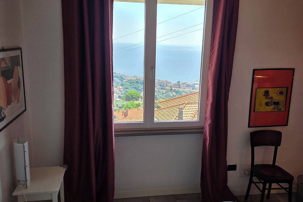 Spacious Villa in Varazze with Pool and Jacuzzi Panoramic View in Varazze (Stadt), Varazze