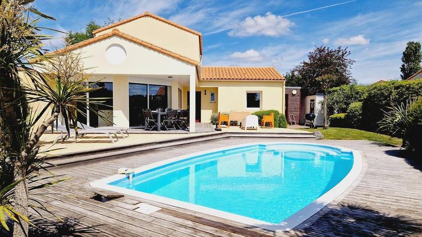 Maison d’hôte pour 8 personnes, avec piscine ainsi que terrasse et jardin aux Les Sables-d'Olonne