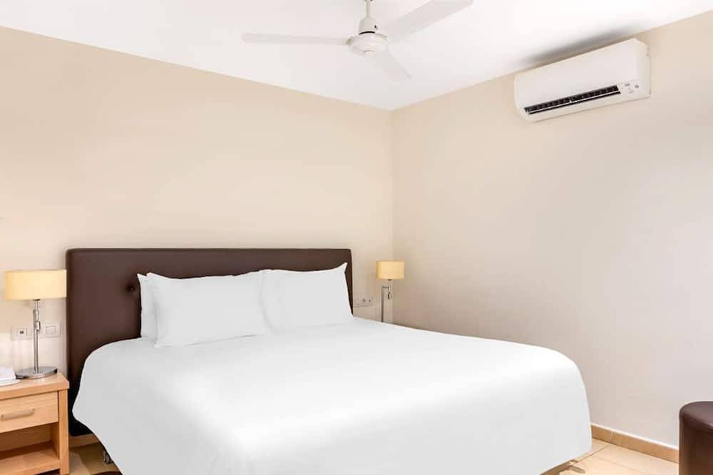 Geheel appartement, Modern 1-Bed Apartment | Costa Adeje | Sleeps 4 in Playa Puerto Colón, Adeje