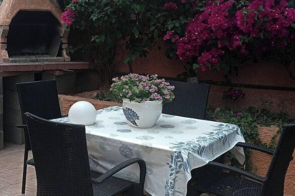 Loft in the villa, swimming pool, parking, enclosed garden. in Chiva, Provincia de Valencia