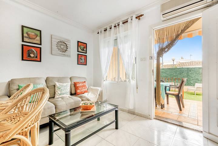 Apartamento entero, Apartamento 'Casa Molins' con piscina compartida, terraza privada y Wi-Fi in El Palmar, Costa Blanca