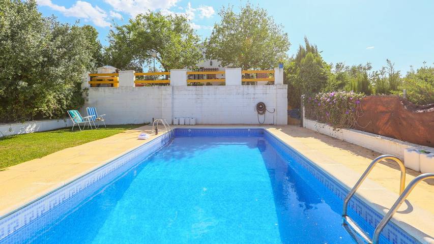 Villa für 7 Personen, mit Balkon/Terrasse und Pool - 1
