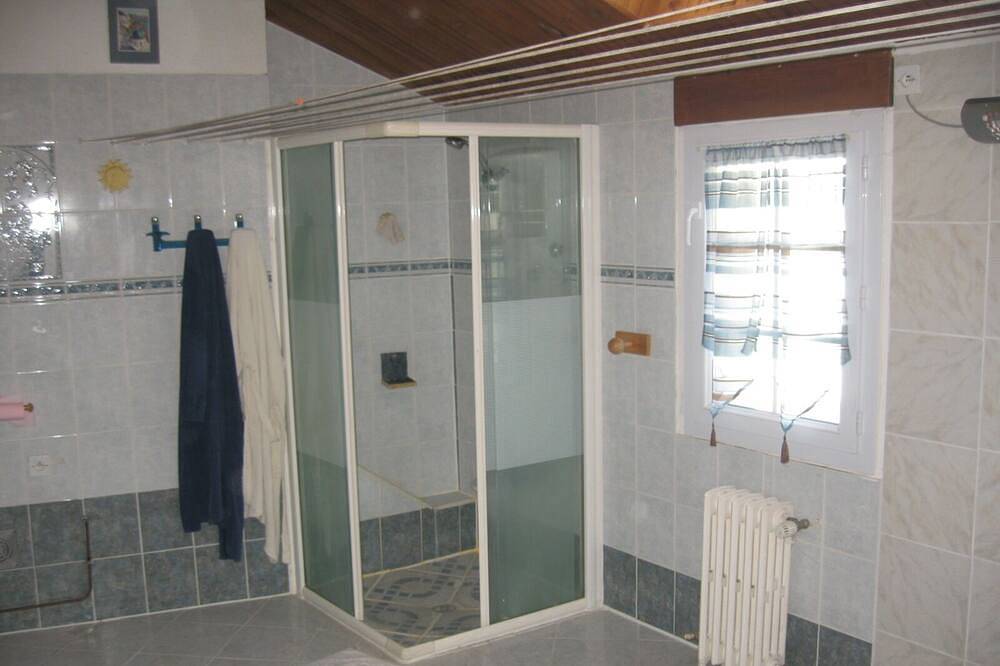 Grande Chambre originale claire classée 3 épis Gîte de France in Le Pêchereau, Région de Châteauroux