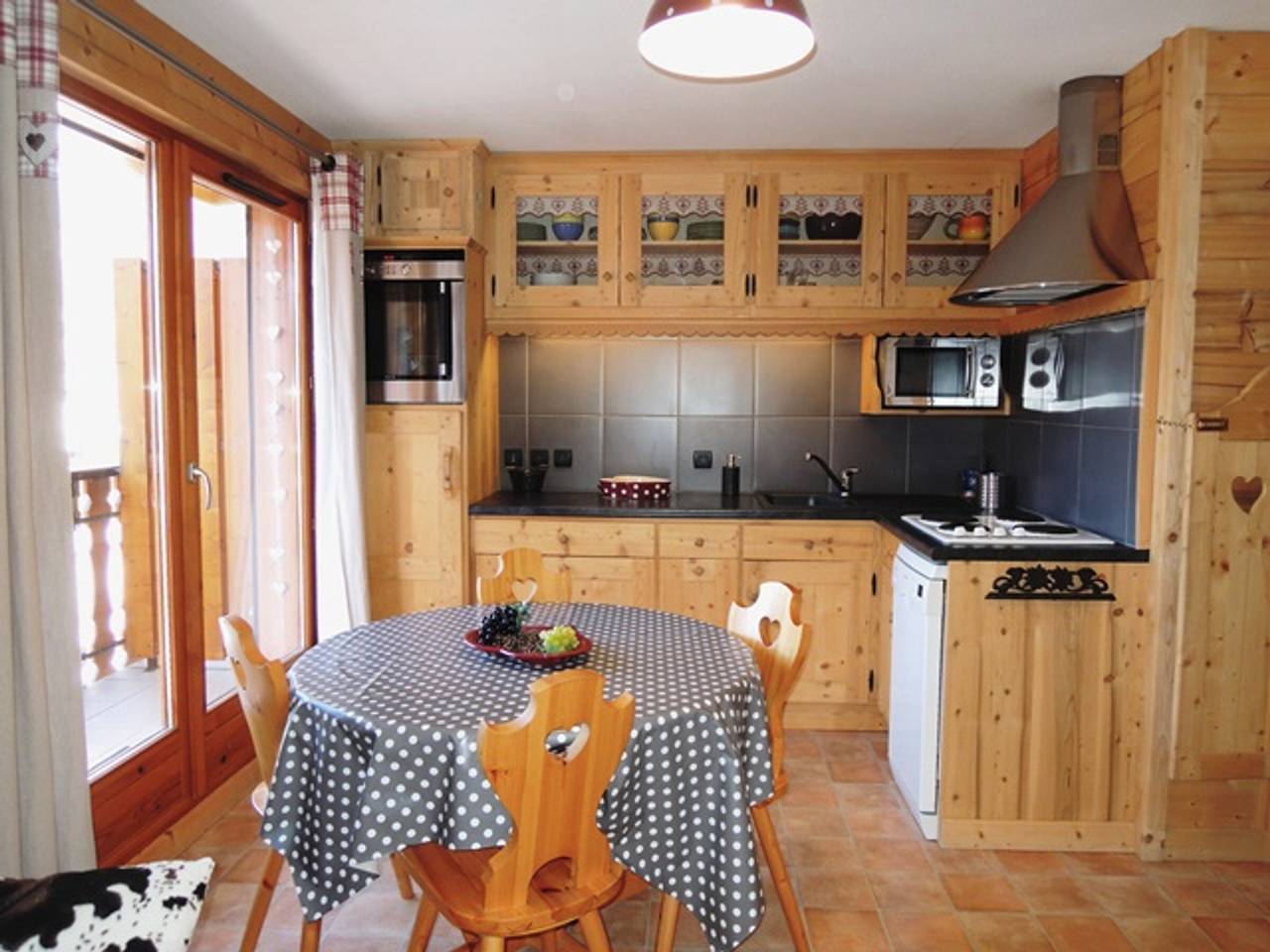 Entire apartment, Cozy apartment in Châtel - 4 ppl, balcony, parking in Châtel, Les Portes du Soleil