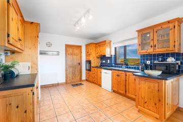 Villa for 7 Guests in Connemara, Connacht, Picture 2