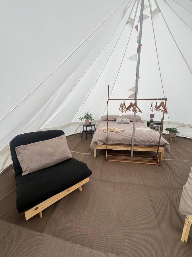 Tente Cloche de Vigne - Glamping on a Vineyard in Savigné, Vienne (France)