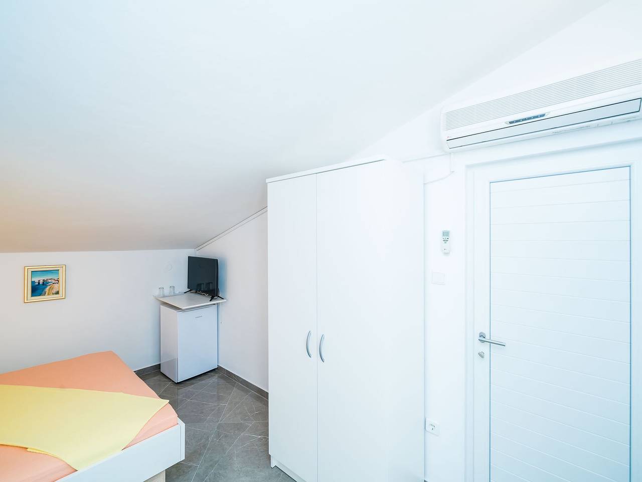 Hel leilighet, Leiligheter & Rooms Barišić - Dobbeltrom med uteplass og hageutsikt (Soba s taracom) in Općina Župa dubrovačka, Dubrovnik-Neretva
