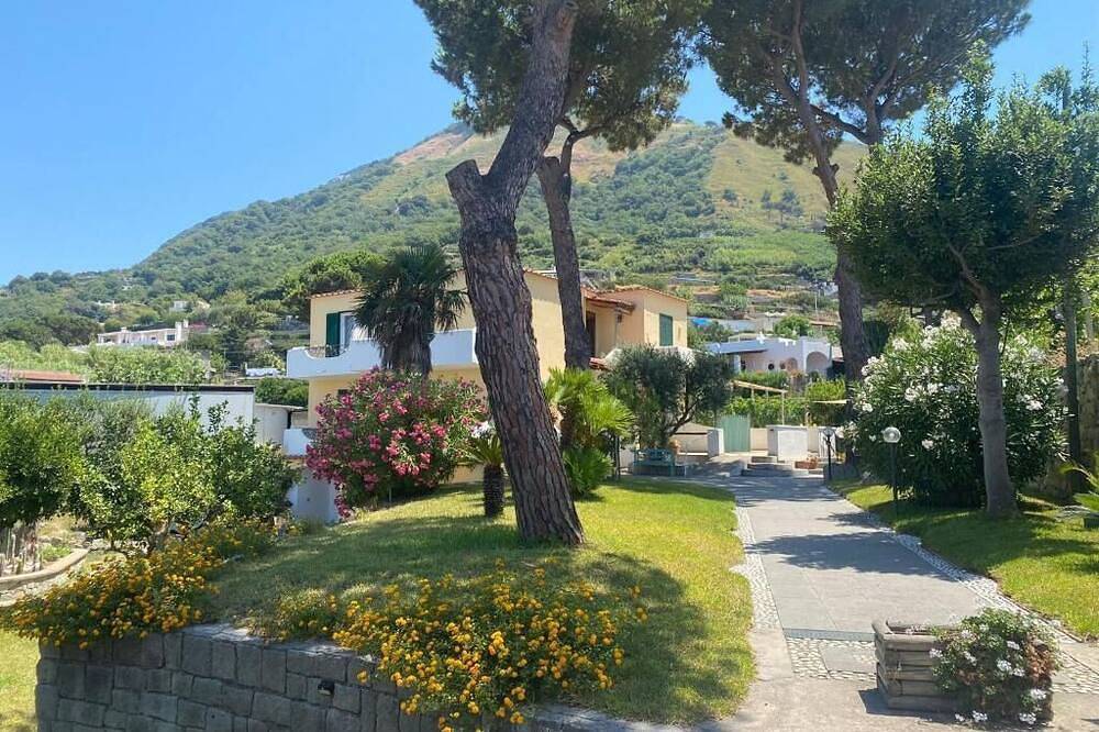 Ganze Wohnung, Panoramastudio zwischen Meer und Bergen- Forio d 'Ischia in Forio, Ischia