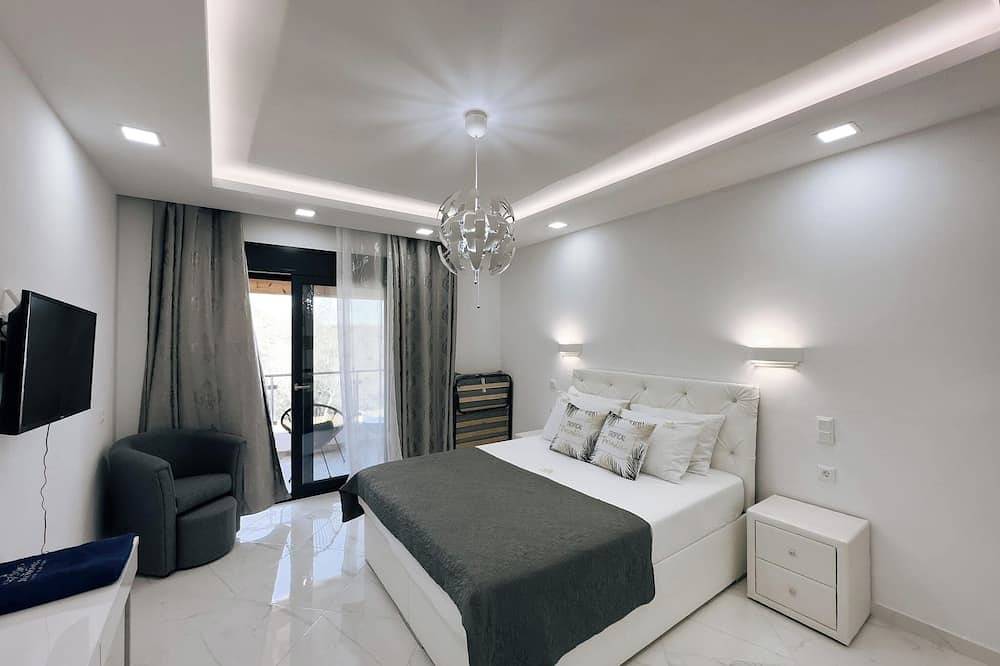 Luxury 5-Bedroom Corfu Villa, Near Messonghi Beach with Pool, Hot Tub & Bbq Area in Moraitika, Korfu