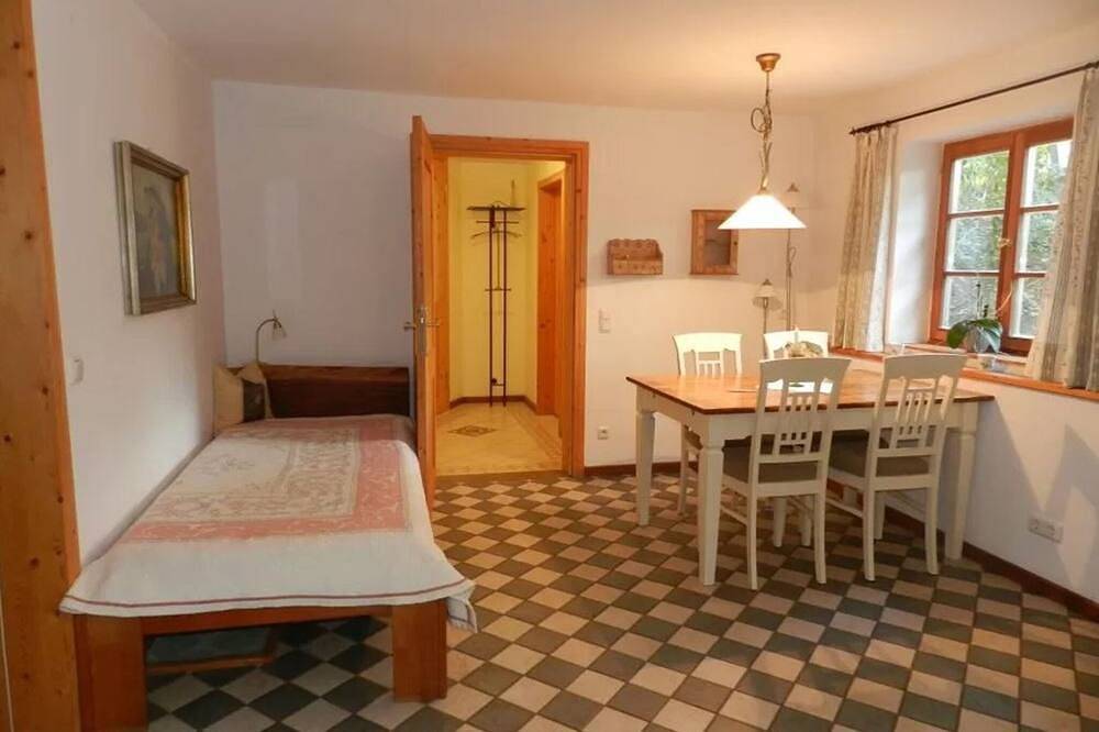 Ganze Wohnung, Gemütliche Ferienwohnung (52qm) mit Fußbodenheizung im bäuerlichen Stil in Egglham, Ostbayern