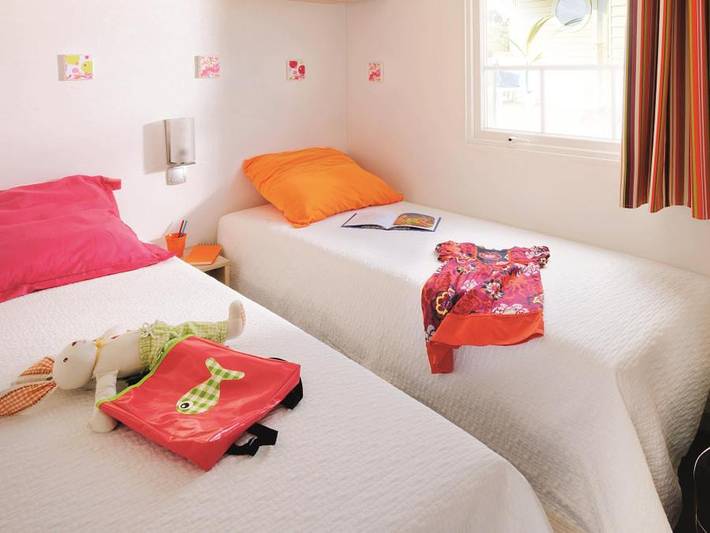 Flower Camping La Plage - Mobilheim 4 personen - Mobilheim Standard 27 m² (2 Zimmer) + Tv mit einer integrierten halbüberdachten Terrasse 7m² 4 Pers. in Treignac, Tulle und Umgebung