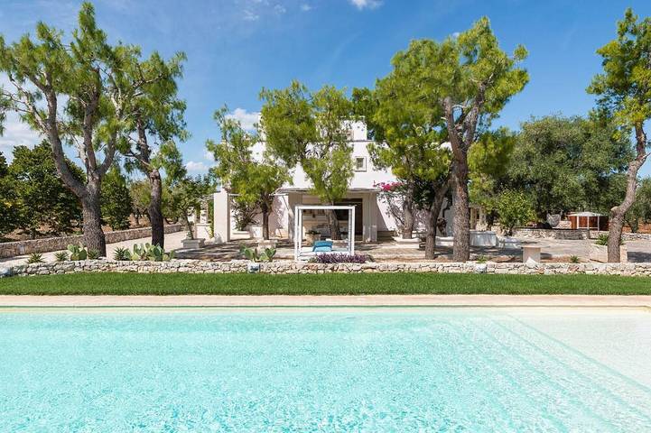 Agriturismo per 10 persone, con piscina e giardino, con animali domestici in Carovigno