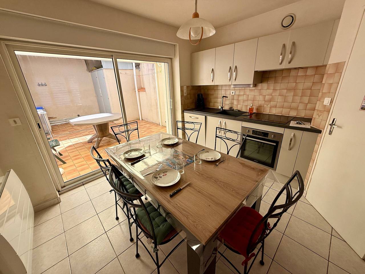 Charming 2Br House with Courtyard, 300m to Beach, 150m to Shops - Les Sables-d'Olonne in Les Sables-d'Olonne, Vendée