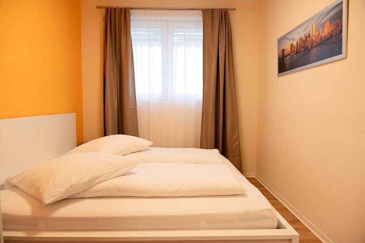 Ganze Wohnung, Große Fewo, 3 Schlafzimmer, 2 Bäder, ruhig, citynah, 2 Süd-Balkons, Parkplätze in Niestetal, Landkreis Kassel