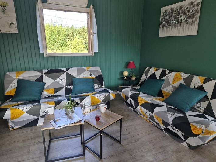 Gîte pour 6 personnes, avec Terrasse ainsi que Jardin et Piscine dans Allier - 2