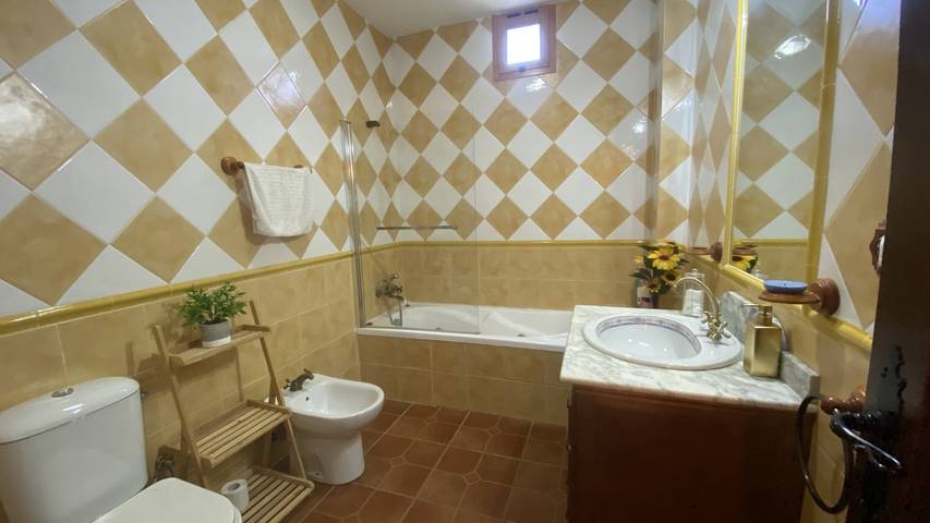 Casa de vacaciones 'Rural Fábrica Del Azúcar ' con vistas a la montaña, Wi-Fi y aire acondicionado in Pozo Alcón, Provincia de Jaén